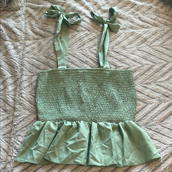Green Smocked Peplum Crop Top size large‎ - Picture 1 of 8